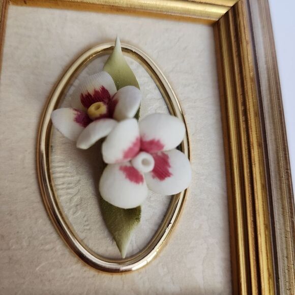 Set of 2 IBIS Capodimonte Porcelain Flower of The Month Framed Flowers - Picture 3 of 9